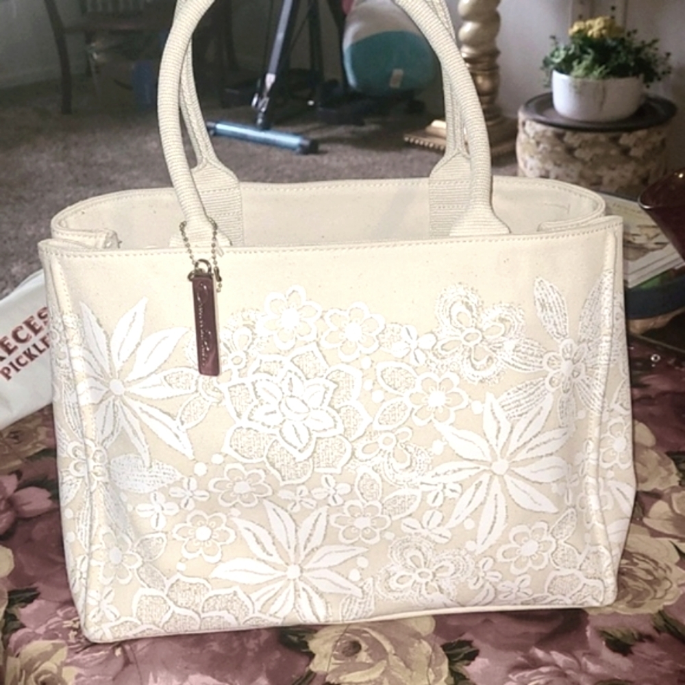 Oscar de la Renta new Free Oscar De La Renta Glasess